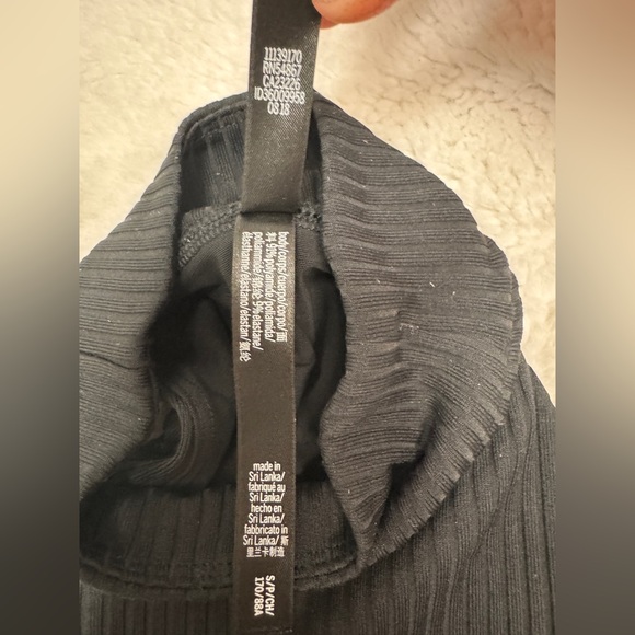 Victoria’s Secret Sport Small S/CH Black Sleeveless Ribbed Mock Neck Bodysuit - Picture 6 of 6